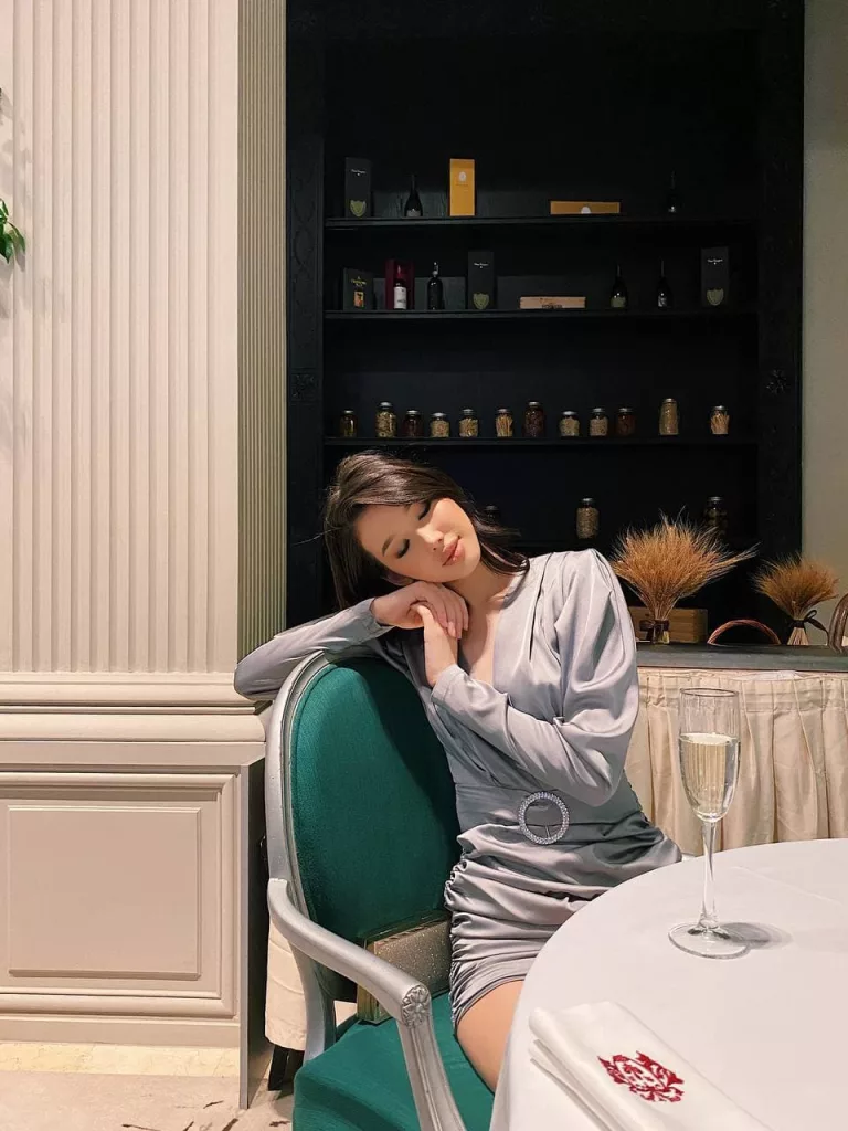 Роскошные услуги эскорта от Рин работает в Москве